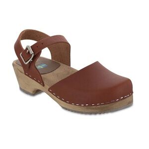Mia Sofia Clogs in Brown